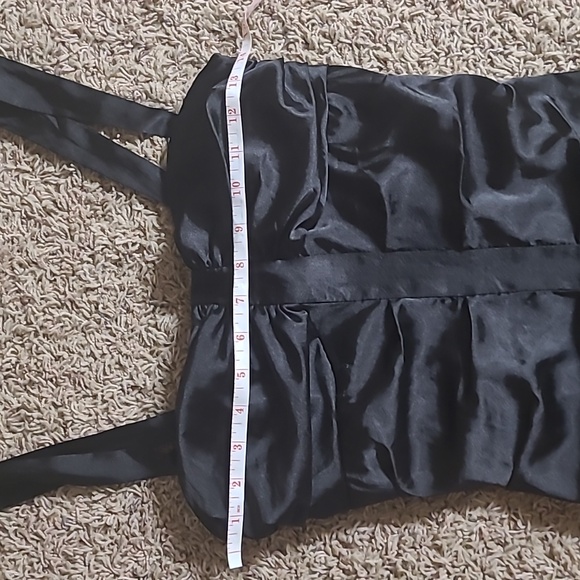 Le Chateau Black Satin Dress Size Xsmall - Picture 4 of 9